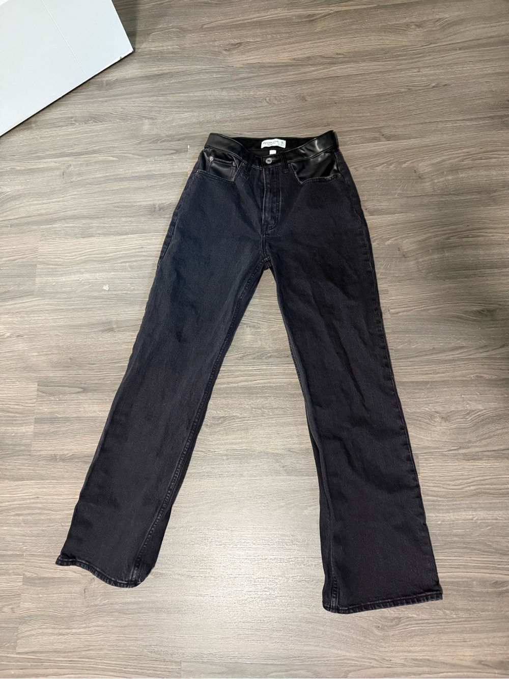 Abercrombie & Fitch 90’s Curve Love Relaxed Jean High Rise
